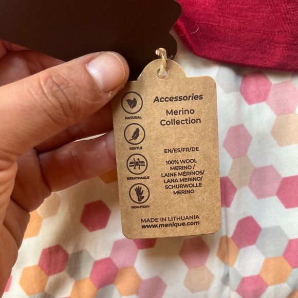 Red Marino wool hat - Picture 3 of 8